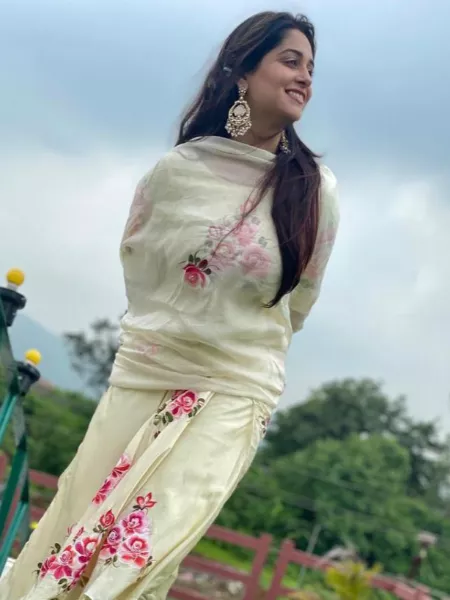 Deepika Kakar Cream Salwar Suit in Georgette with Digital Flower Print