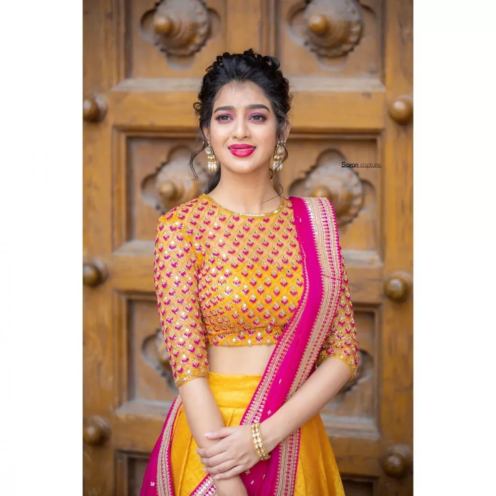 CurrentTrendzz -  India  Saree blouse designs, Lehenga saree