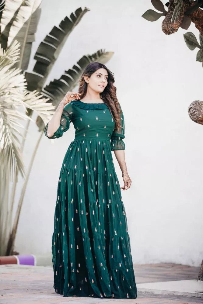 Emerald Green Outfits For The Cocktail That Are Absolute Stunners! | Emerald  green outfit, Green wedding dresses, Indian bridal outfits