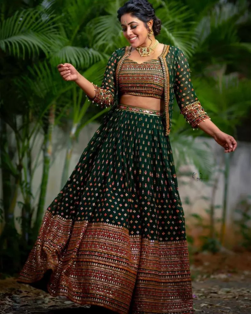 Brides, take Rashmika Mandanna's sequinned gold lehenga to your sangeet  celebrations | Vogue India | Wedding Wardrobe