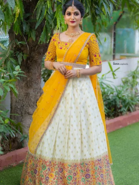 Pin by Hima on Random | Wedding blouse designs, Half saree designs, Half  saree lehenga