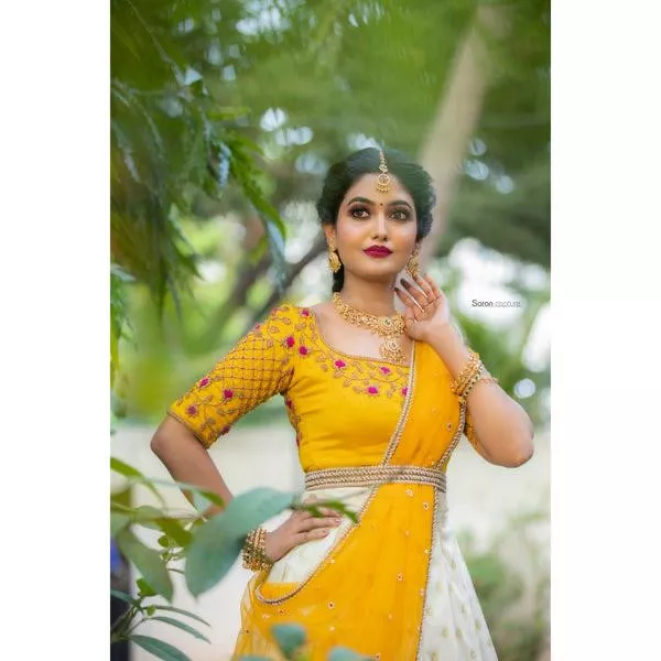Half sarees @ Pruthviraj and Madhuri Wedding Reception – South India Fashion