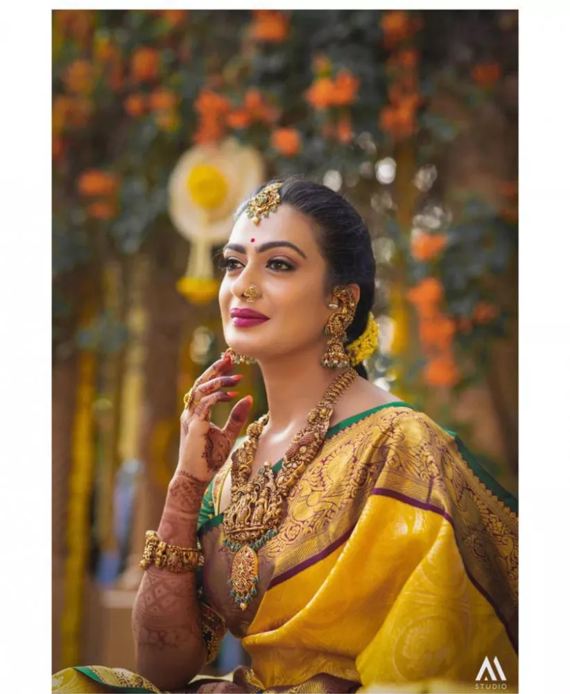 Shamani Tendulkar Naik, The Maharashtrian Bride in Nauwari (Nine yard) Yellow  Saree. | Indian beauty saree, Saree look, Nauvari saree