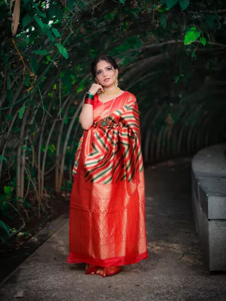 Red Color Leriya Saree in Soft Lichi Silk With Blouse and Green Weaving Work