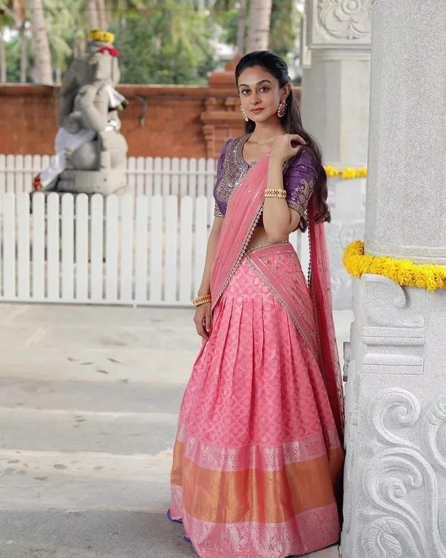 Jacqueline Fernandez stuns in hot pink lehenga at her best friend Sonam  Kapoor's wedding - Photos,Images,Gallery - 88292