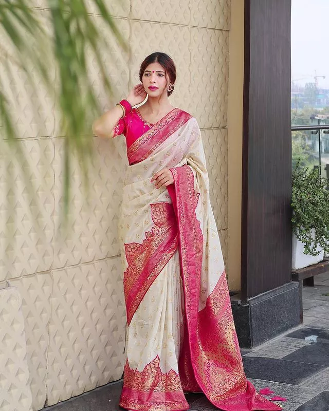 vikrammittal when U knw u hv d best makeup done by vikram then I had to  look d best… | Bridal sarees south indian, South indian wedding saree, Indian  bridal sarees