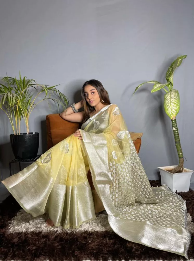 Buy Yellow Sarees for Women by Saree mall Online | Ajio.com