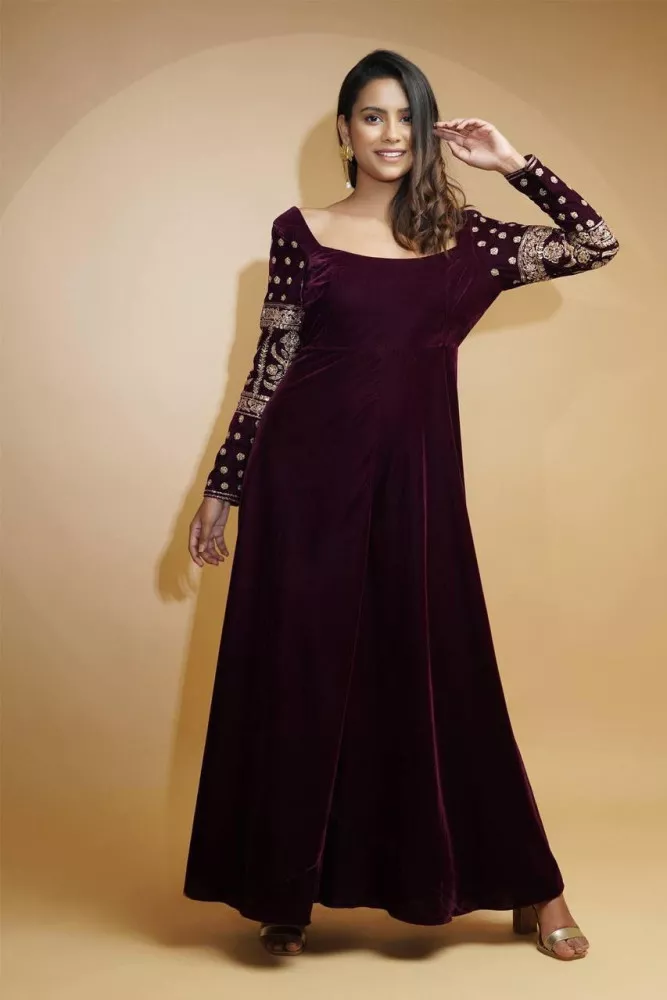 Green velvet embroidery work gown | Velvet dresses outfit, Velvet dress  designs, Velvet pakistani dress