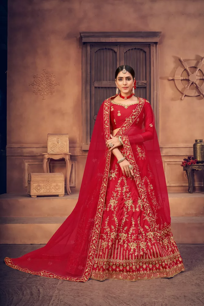 Best Jewellery Options to Match with your Red Bridal Lehenga | Latest bridal  lehenga, Bridal lehenga red, Indian bridal outfits