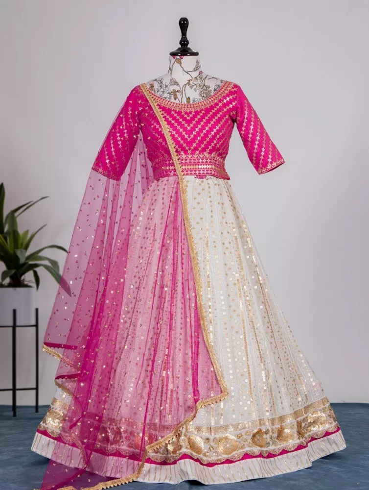 Athiya Shetty makes a vivacious bride in a blush pink lehenga by Anamika  Khanna with radiant rose gold makeup : Bollywood News - Bollywood Hungama