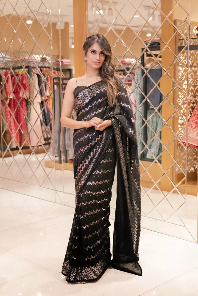 Bollywood 2025 black saree