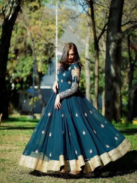 Label shri gown with zari weaving Dupatta Gown Fully Stitched – Ethenika.com