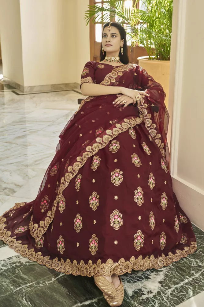 Buy Wine Purple Bridal Lehenga With Heavy Embroidery - NOOR 2022 KALKI  Fashion India