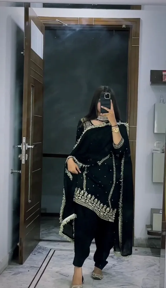 Black Dress with dupatta at Rs 1000 in Ahmedabad | ID: 22437129391