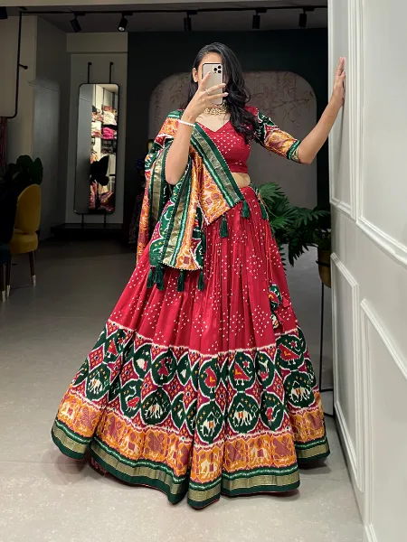 Alia Bhatt's Bold Blouse Design Is The Current Talk Of The Town! Yay or  Nay? | WeddingBazaar