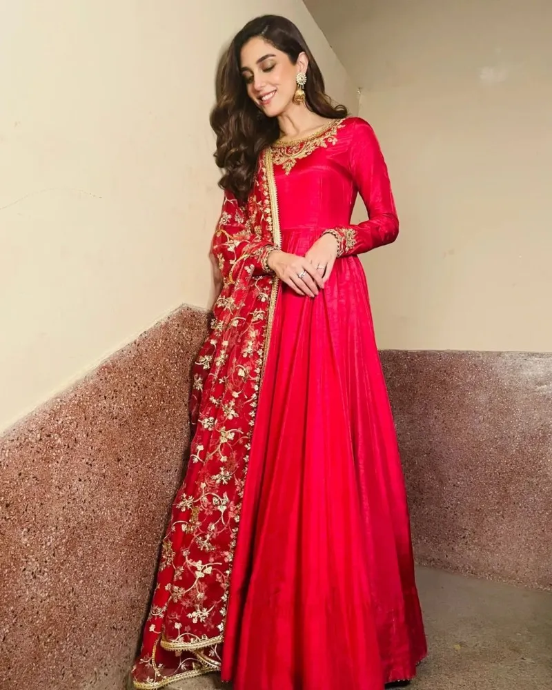 Red Party Wear, Wedding Wear Party Gown at Rs 1995 in Delhi | ID:  17747796030