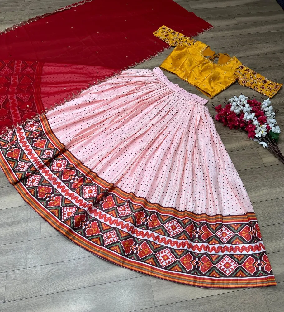 White and Red Lehenga Choli for Women Designer Lehenga Choli Indian  Traditional Lengha Choli Wedding Lehanga Sari South Indian Lehenga Choli -  Etsy