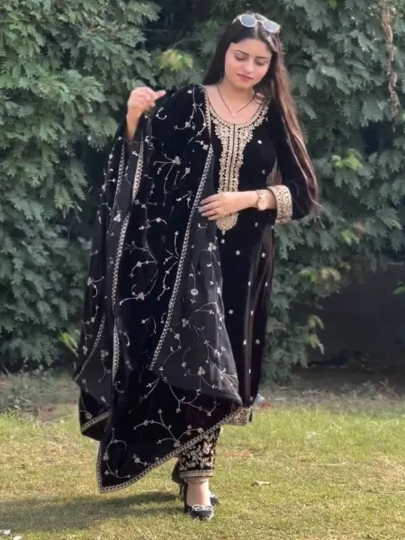 Indian Pakistani Dress in Black Velvet Eid Dress With Sequins Embroidery