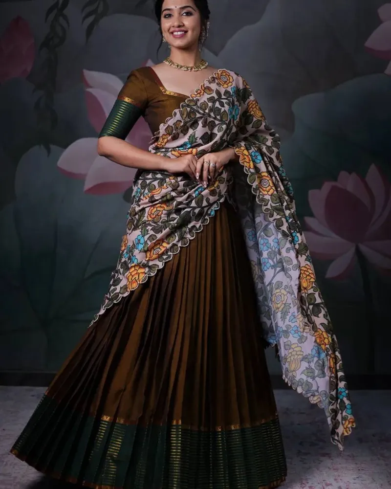 Ladies South Indian Style Taffeta Silk Lehenga choli in Phagwara at best  price by Bongfooodie - Justdial