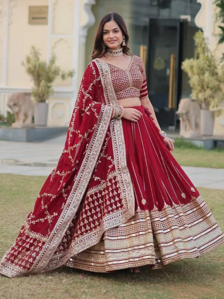 Beautiful India Wedding outfits #Lehenga #saare #gown #outfits  #indianoutfits #wed… | Designer party wear dresses, Bridal dresses  pakistan, Pakistani bridal dresses