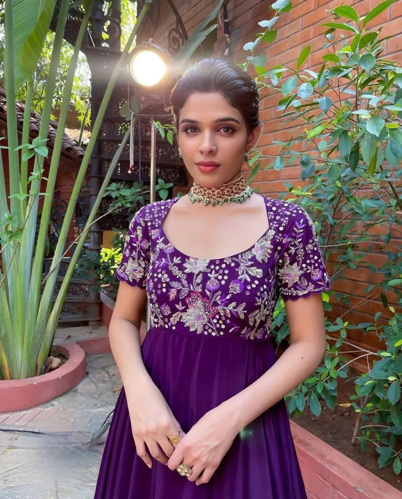 strapless open back dress Lavender and purple color gradient gown with draped dupatta – www.liandli.in main image 1